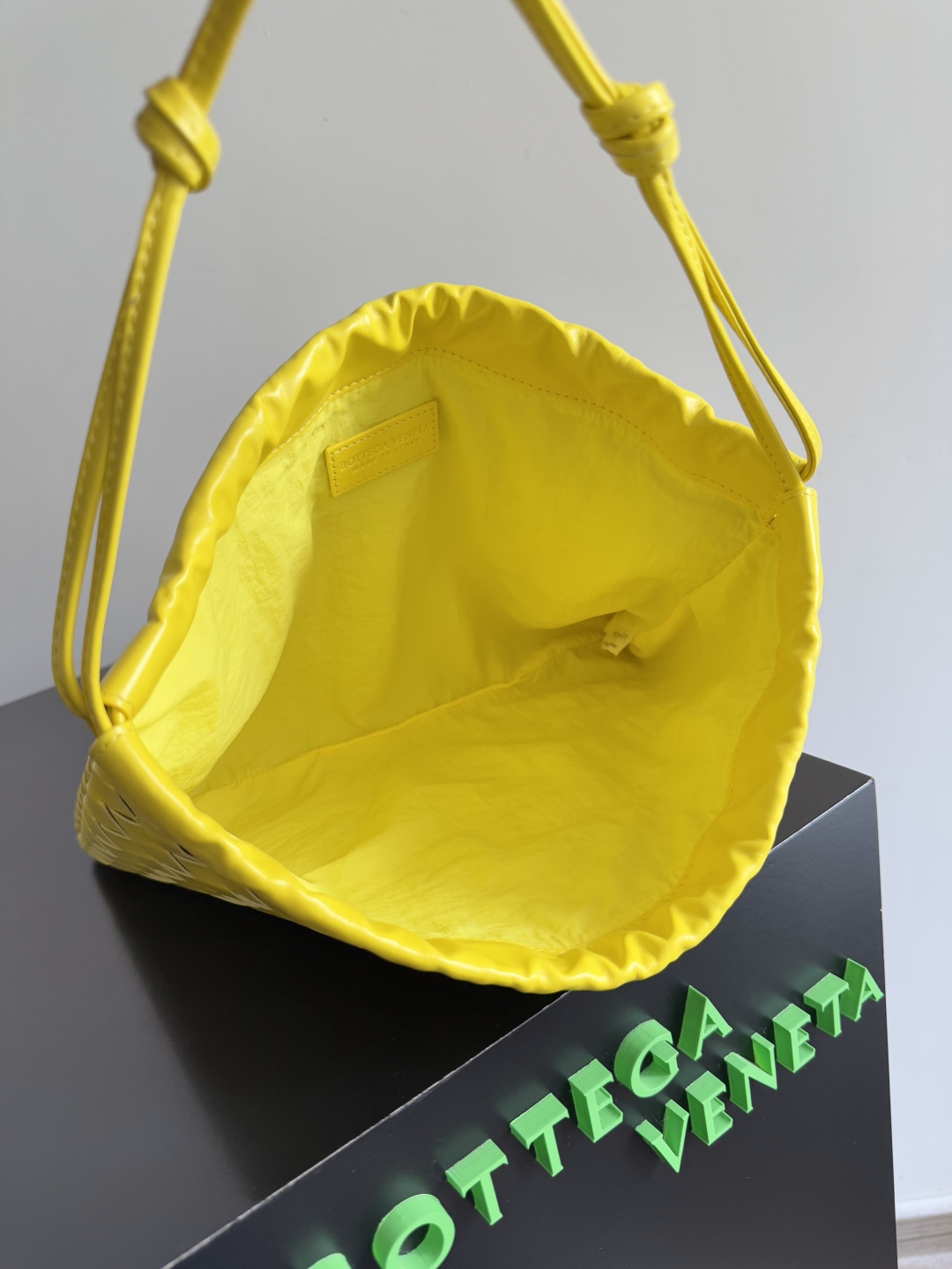 Bagsaaa B0tt*ga Ven*ta Dustbag 796728 yellow - 32*23*1cm