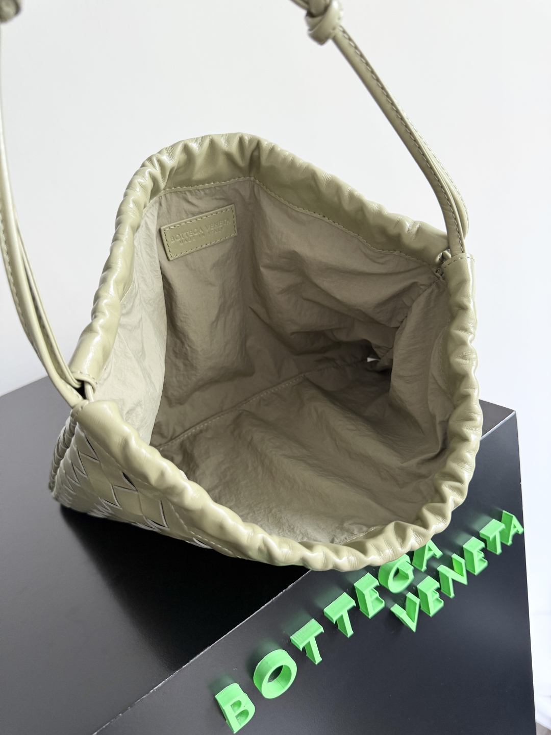 Bagsaaa B0tt*ga Ven*ta Dustbag 796728 Travertine - 32*23*1cm