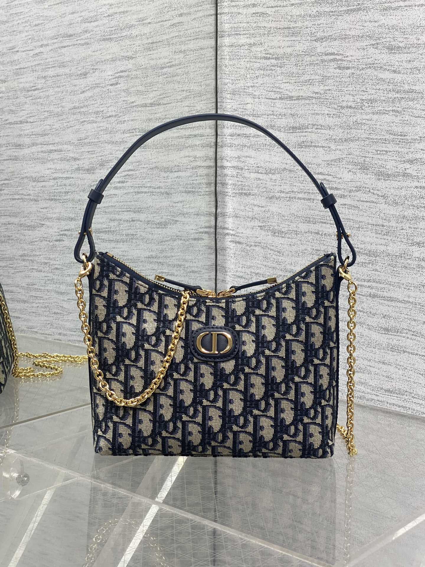 Bagsaaa D10r 30 Montaigne D10rling Mini Bag with Chain Blue D10r Oblique Jacquard - 21cm