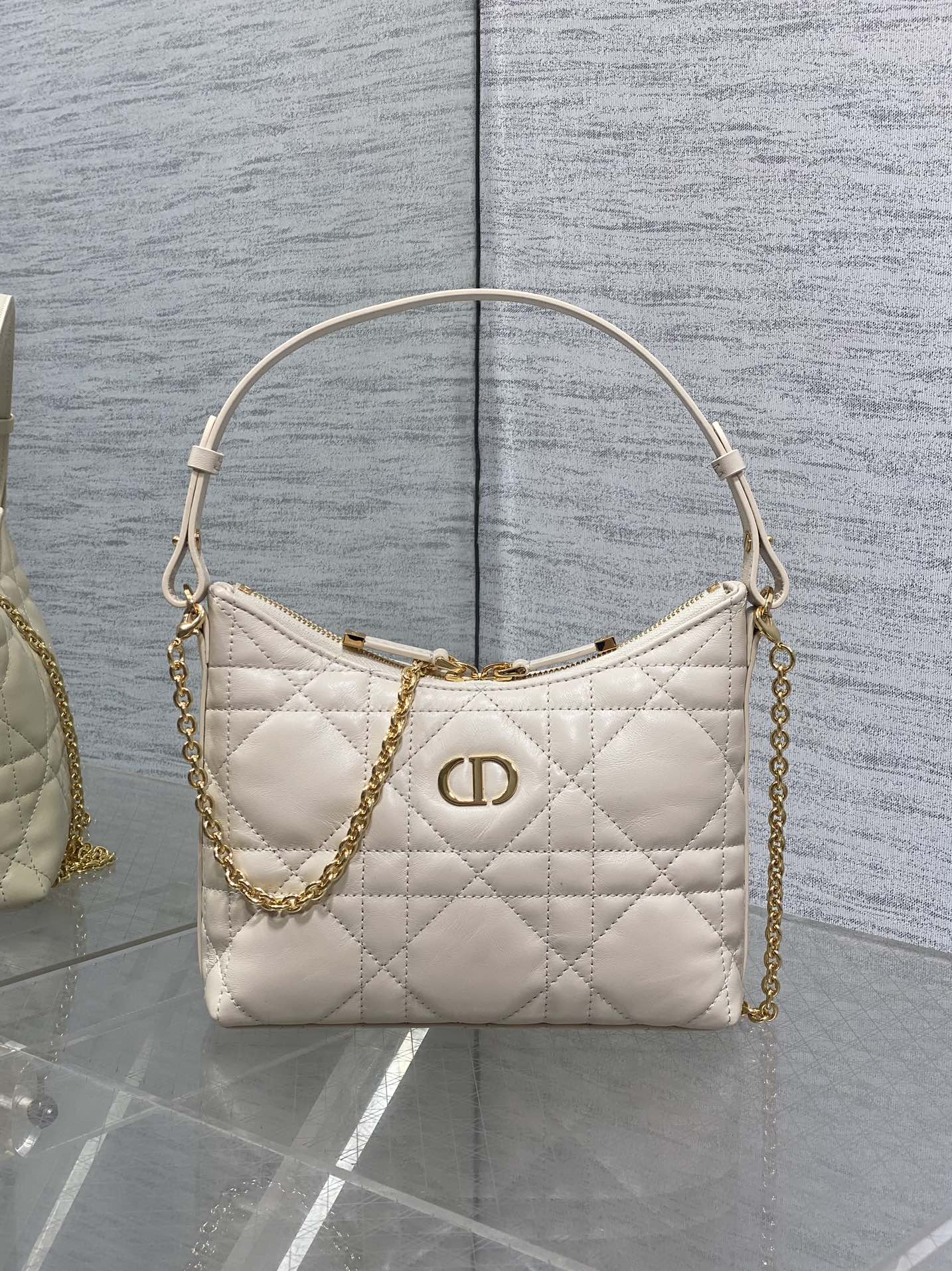 Bagsaaa D10r Miss Caro D10rling Mini Bag with Chain Latte Macrocannage Lambskin - 21cm