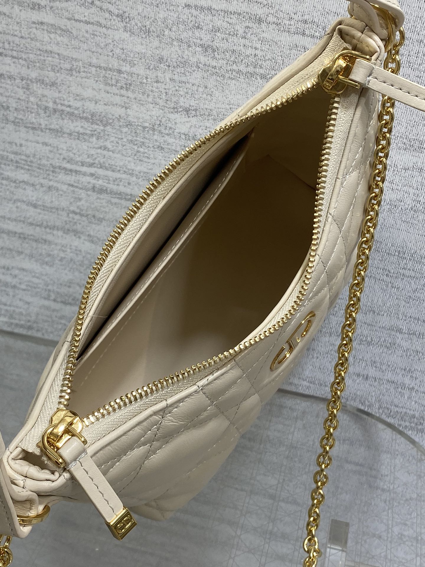 Bagsaaa D10r Miss Caro D10rling Mini Bag with Chain Latte Macrocannage Lambskin - 21cm