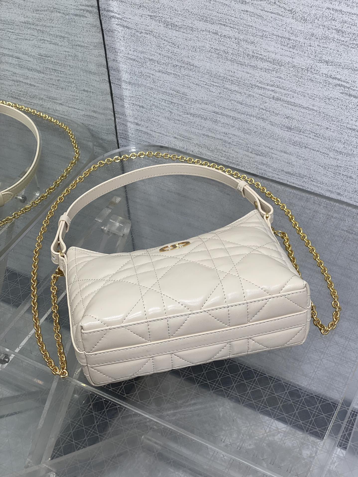 Bagsaaa D10r Miss Caro D10rling Mini Bag with Chain Latte Macrocannage Lambskin - 21cm