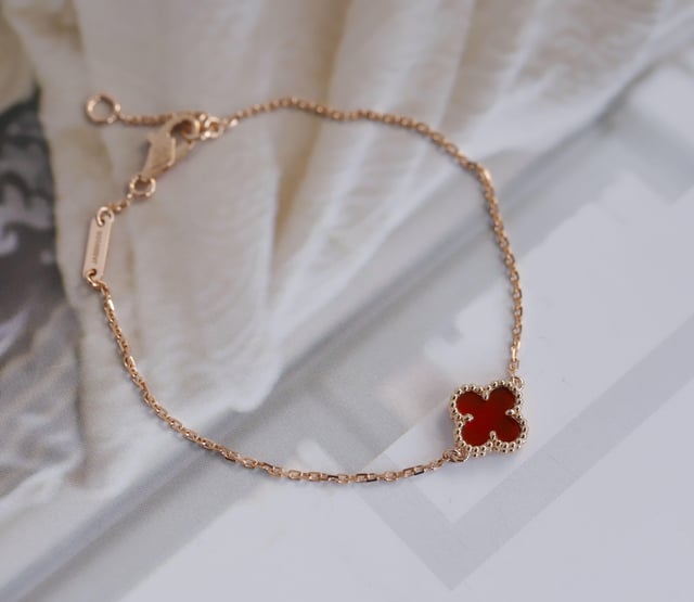 Bagsaaa VCA Sweet Alhambra bracelet rose gold, Carnelian