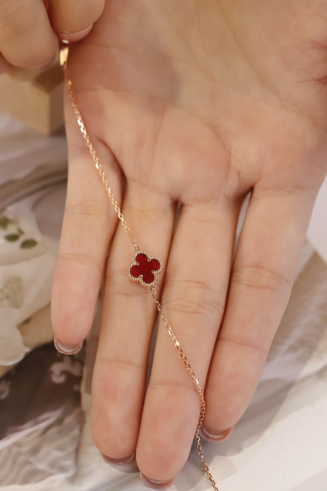 Bagsaaa VCA Sweet Alhambra bracelet rose gold, Carnelian