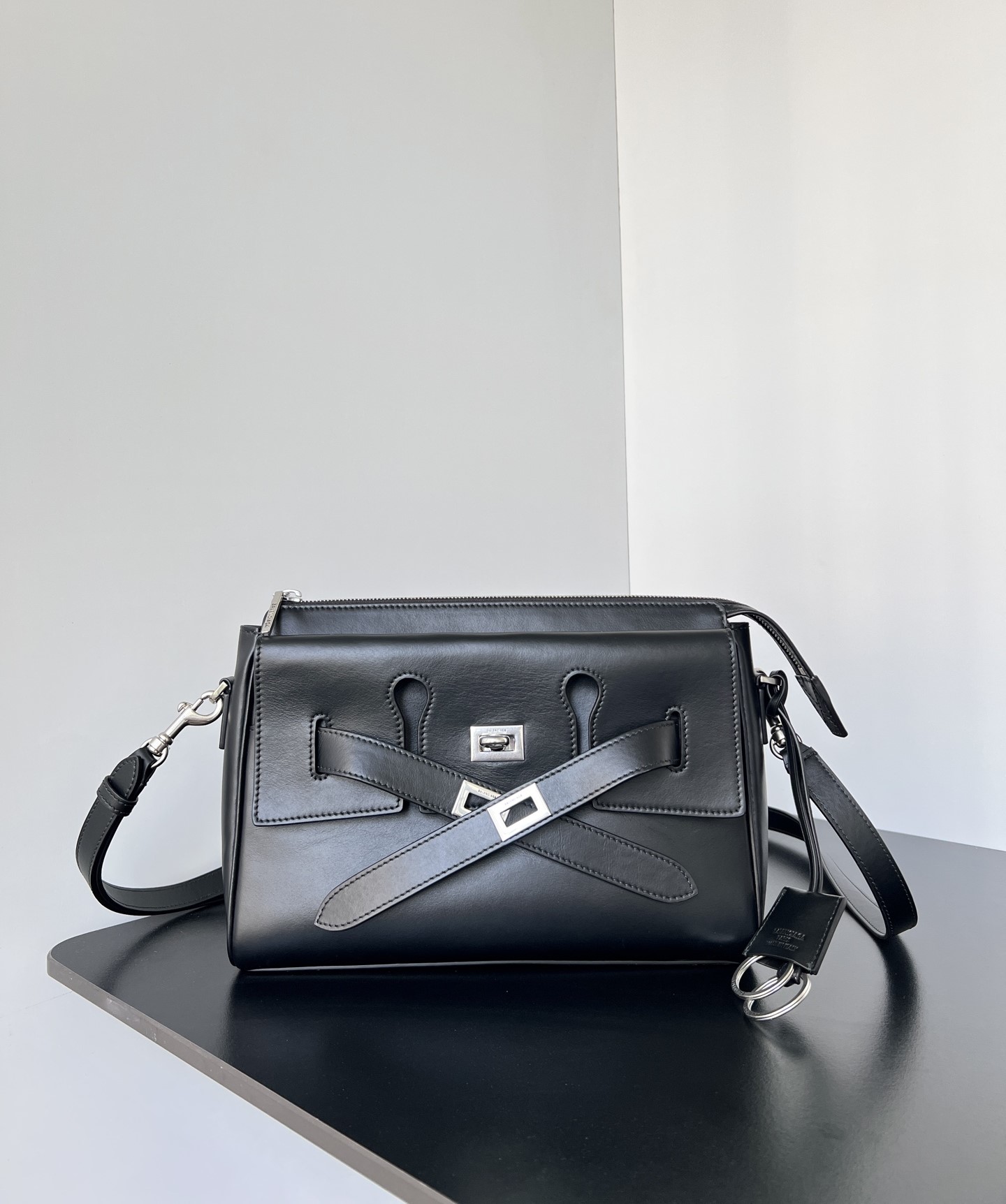 Bagsaaa Ba1en*iaga Bel Air Small Zipped Messenger Bag Black - 30cm