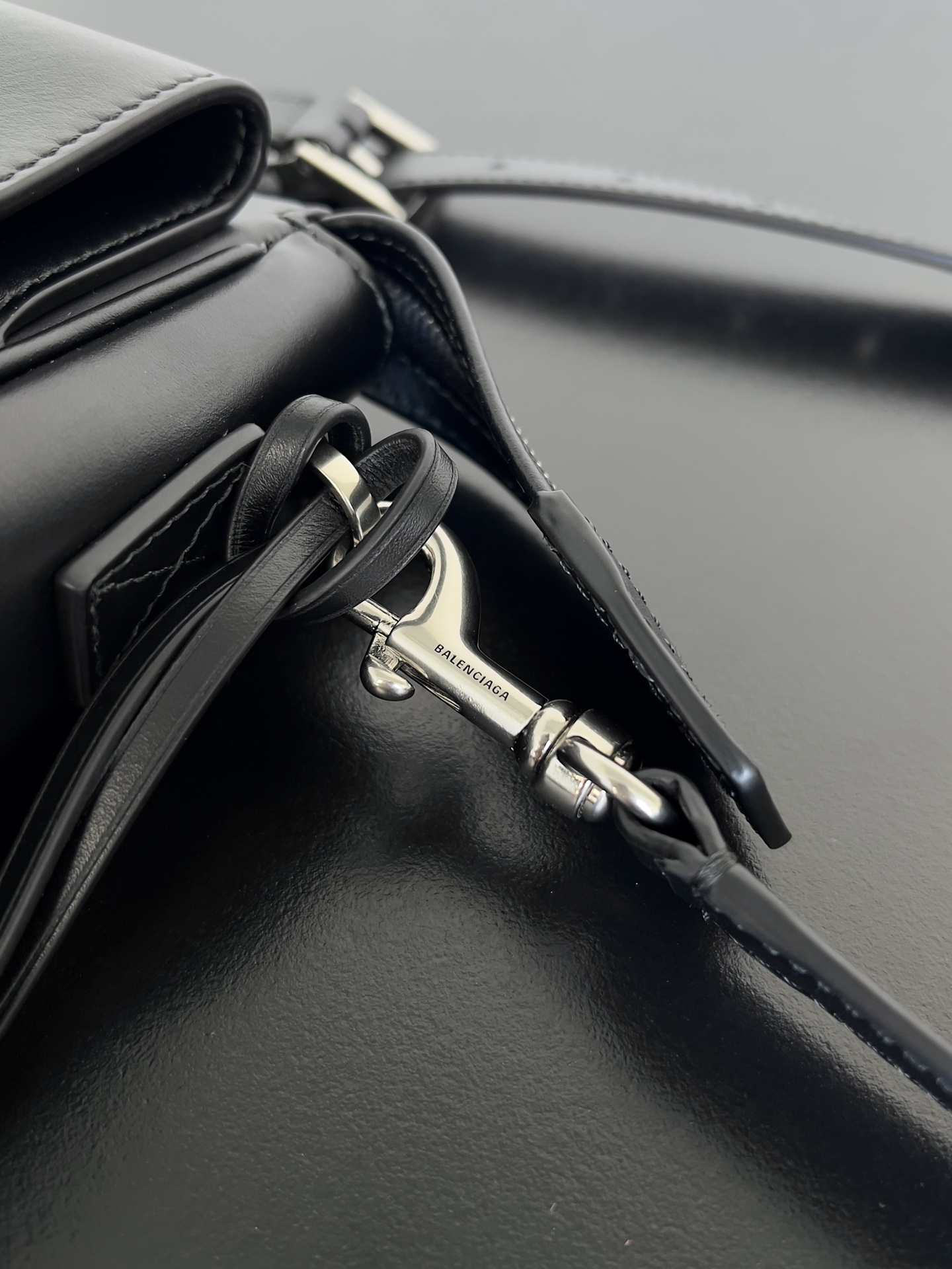 Bagsaaa Ba1en*iaga Bel Air Small Zipped Messenger Bag Black - 30cm