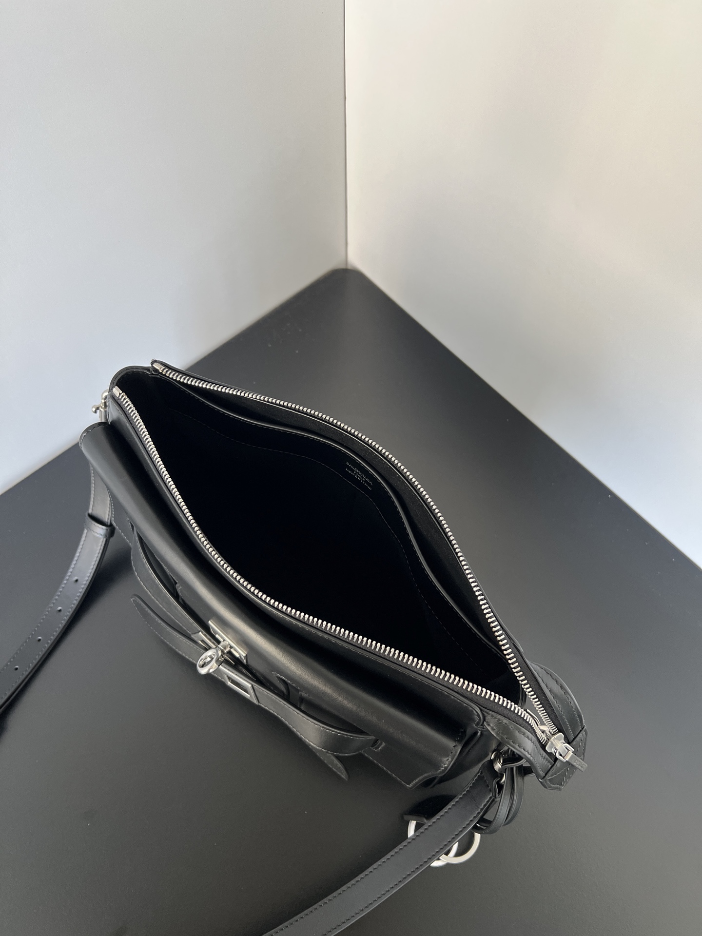 Bagsaaa Ba1en*iaga Bel Air Small Zipped Messenger Bag Black - 30cm