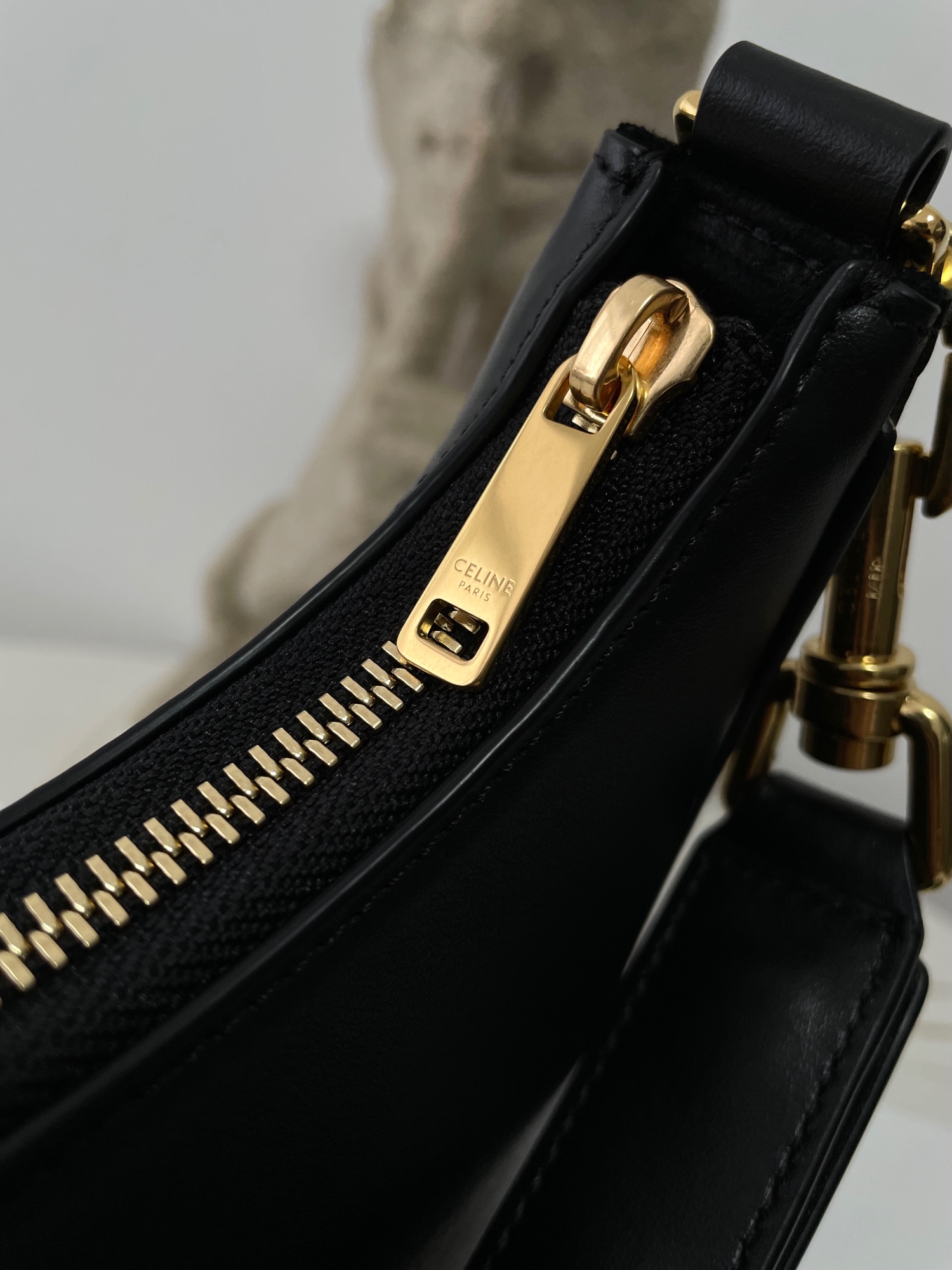 Bagsaaa Ce1i*e Medium Ava Strap Bag In Smooth Calfskin Black - 24cm