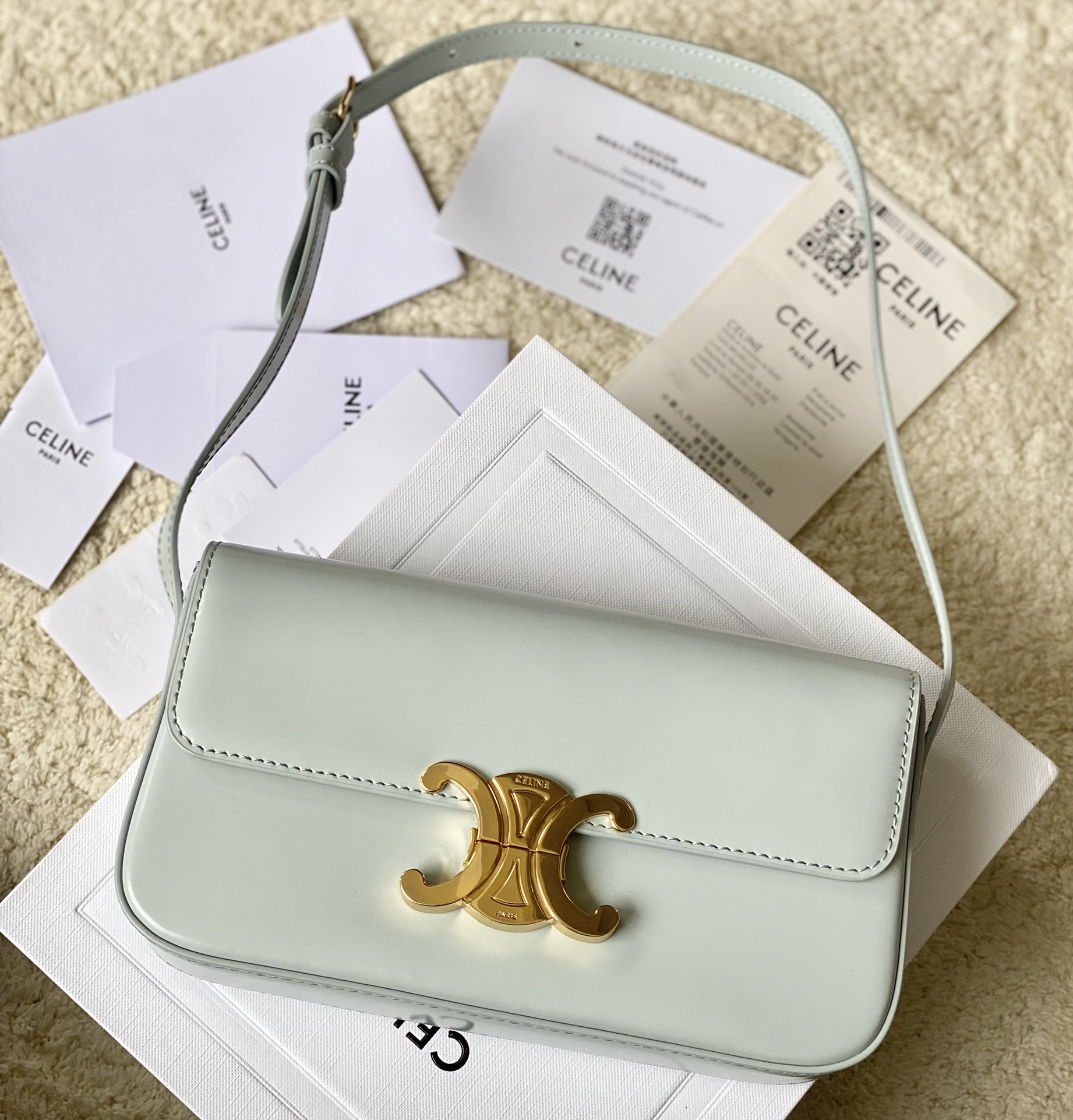 Bagsaaa Ce1i*e Shoulder Bag Claude In Natural Calfskin 194143 light blue - 20.5cm