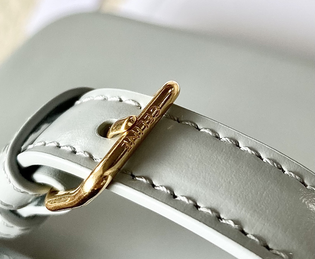 Bagsaaa Ce1i*e Shoulder Bag Claude In Natural Calfskin 194143 light blue - 20.5cm