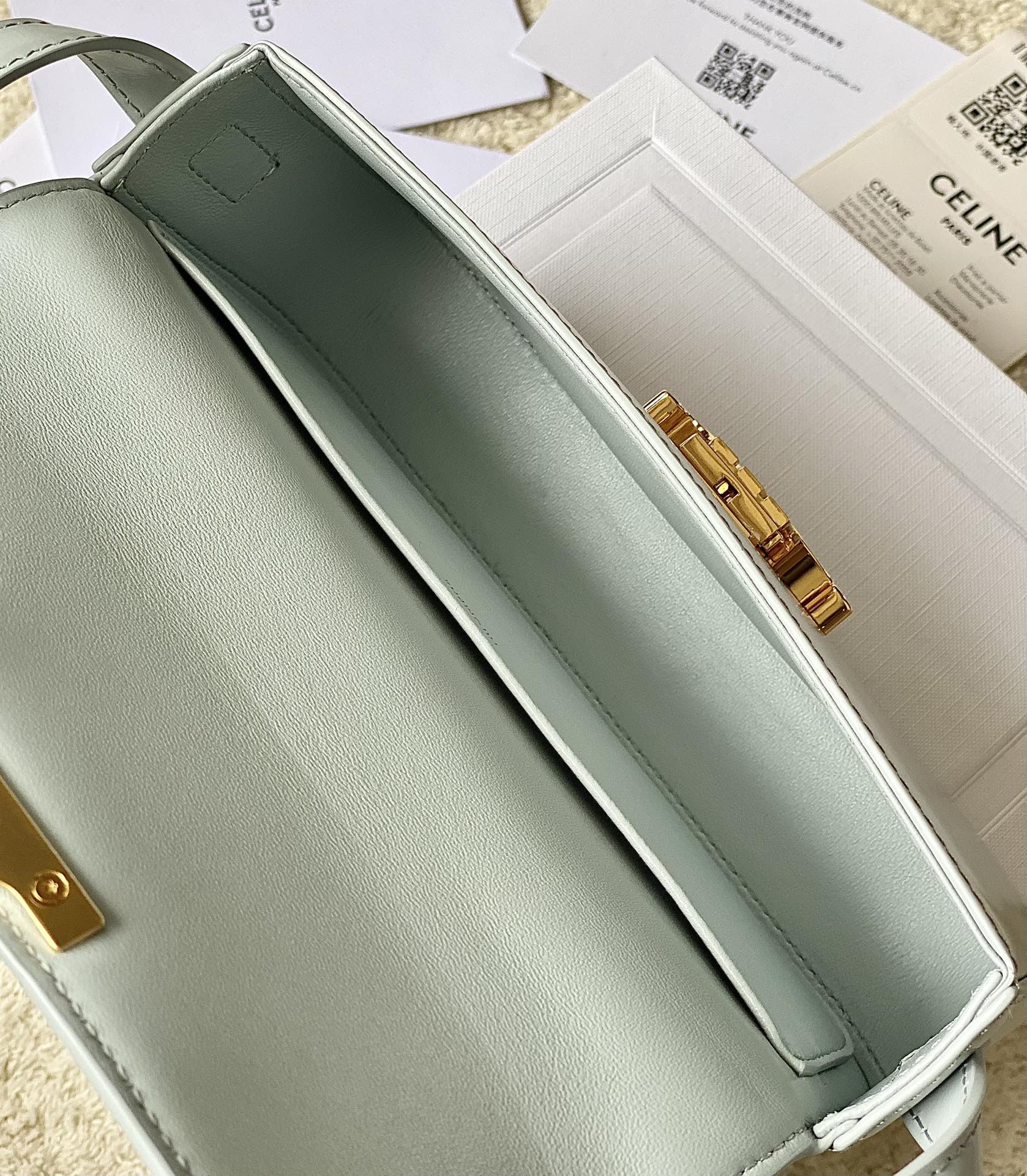 Bagsaaa Ce1i*e Shoulder Bag Claude In Natural Calfskin 194143 light blue - 20.5cm