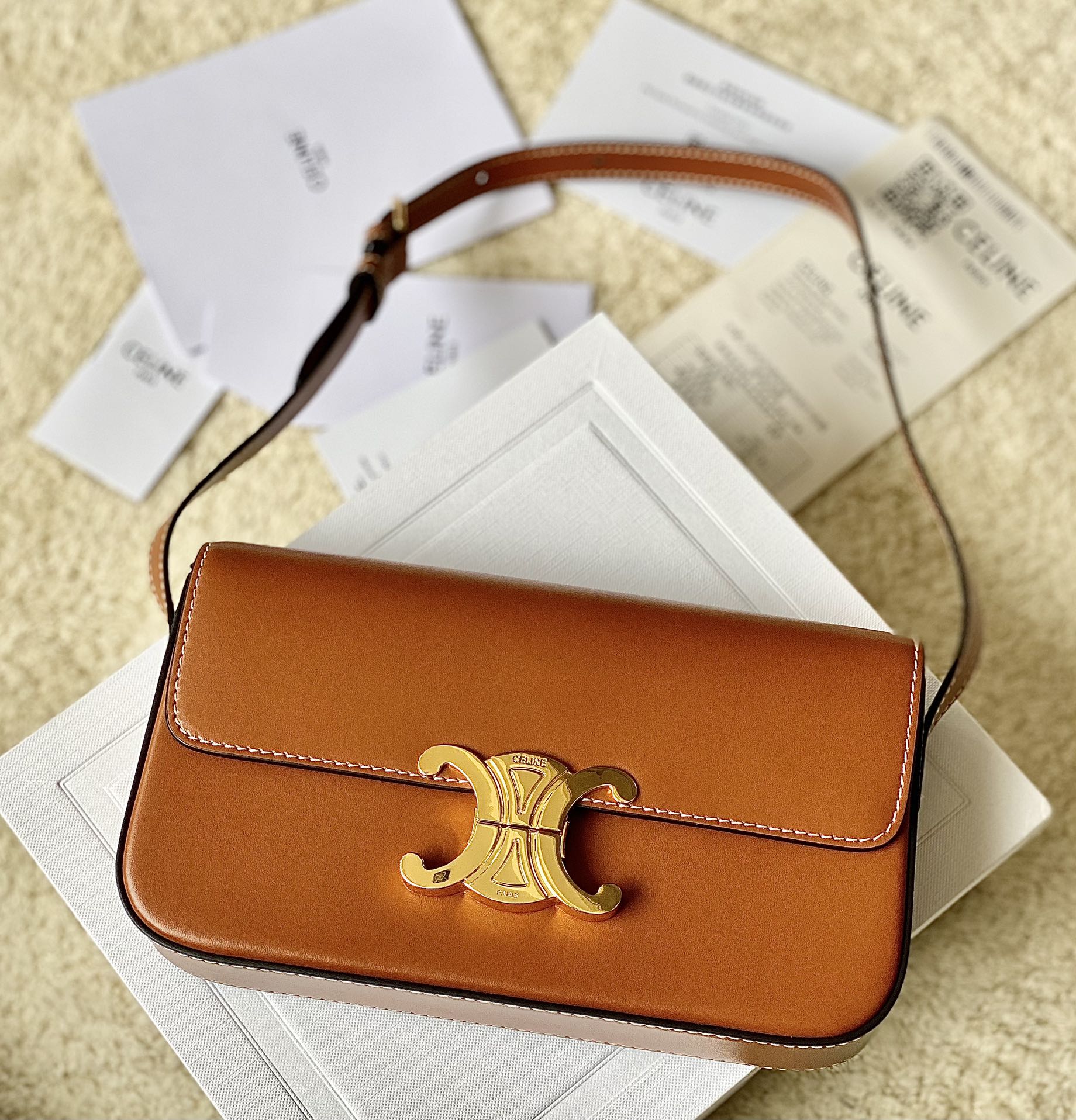 Bagsaaa Ce1i*e Shoulder Bag Claude In Natural Calfskin 194143 brown - 20.5cm