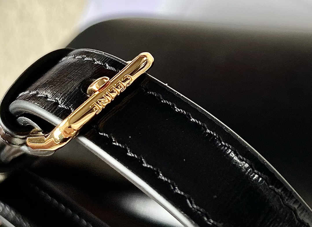 Bagsaaa Ce1i*e Shoulder Bag Claude In Natural Calfskin 194143 black - 20.5cm