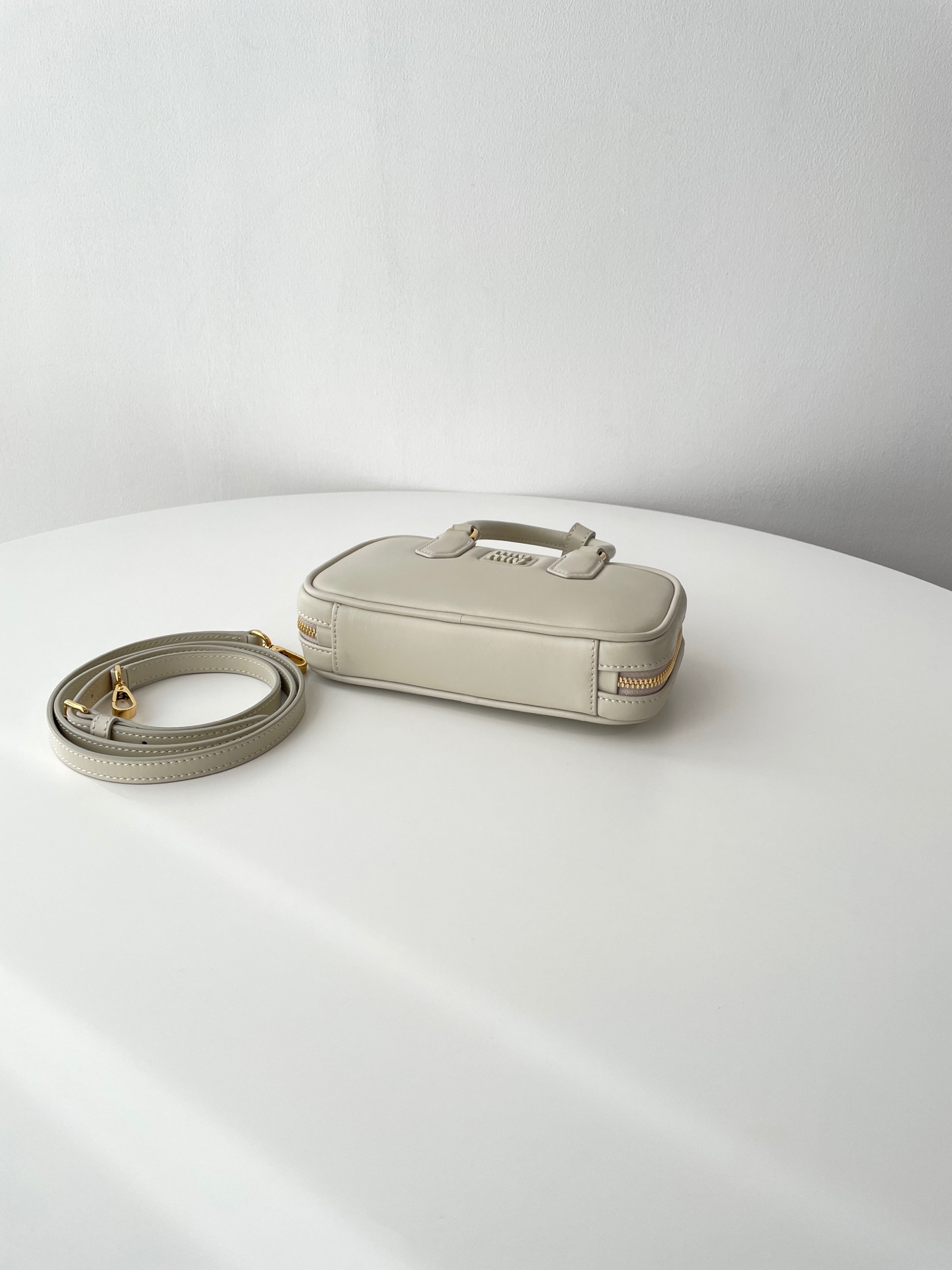 Bagsaaa Miu Miu Arcadie leather mini-bag 5BP088 white - 19cm