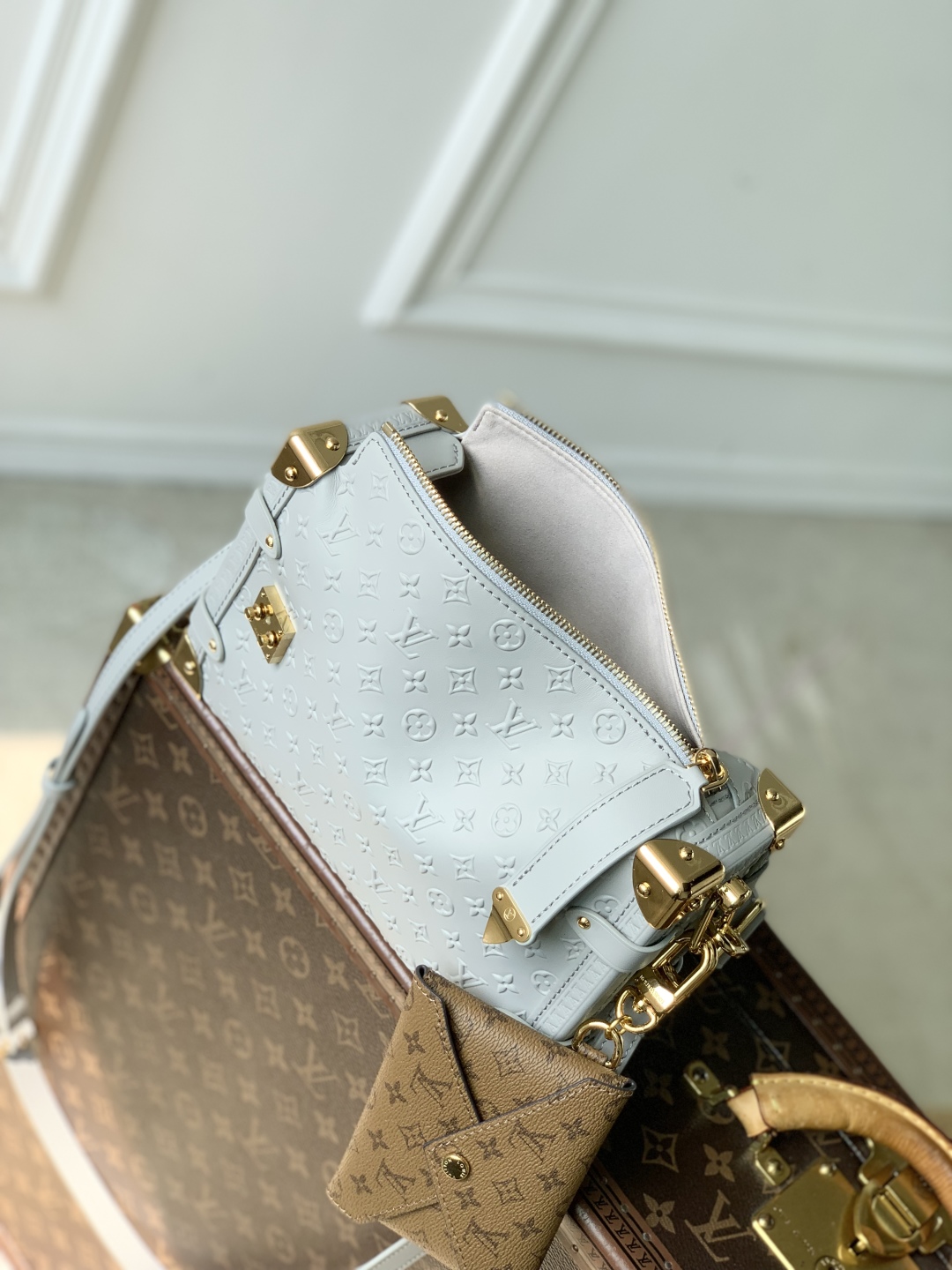 Bagsaaa LV M25602 Side Trunk MM Bag Cloud Grey - 23.5cm