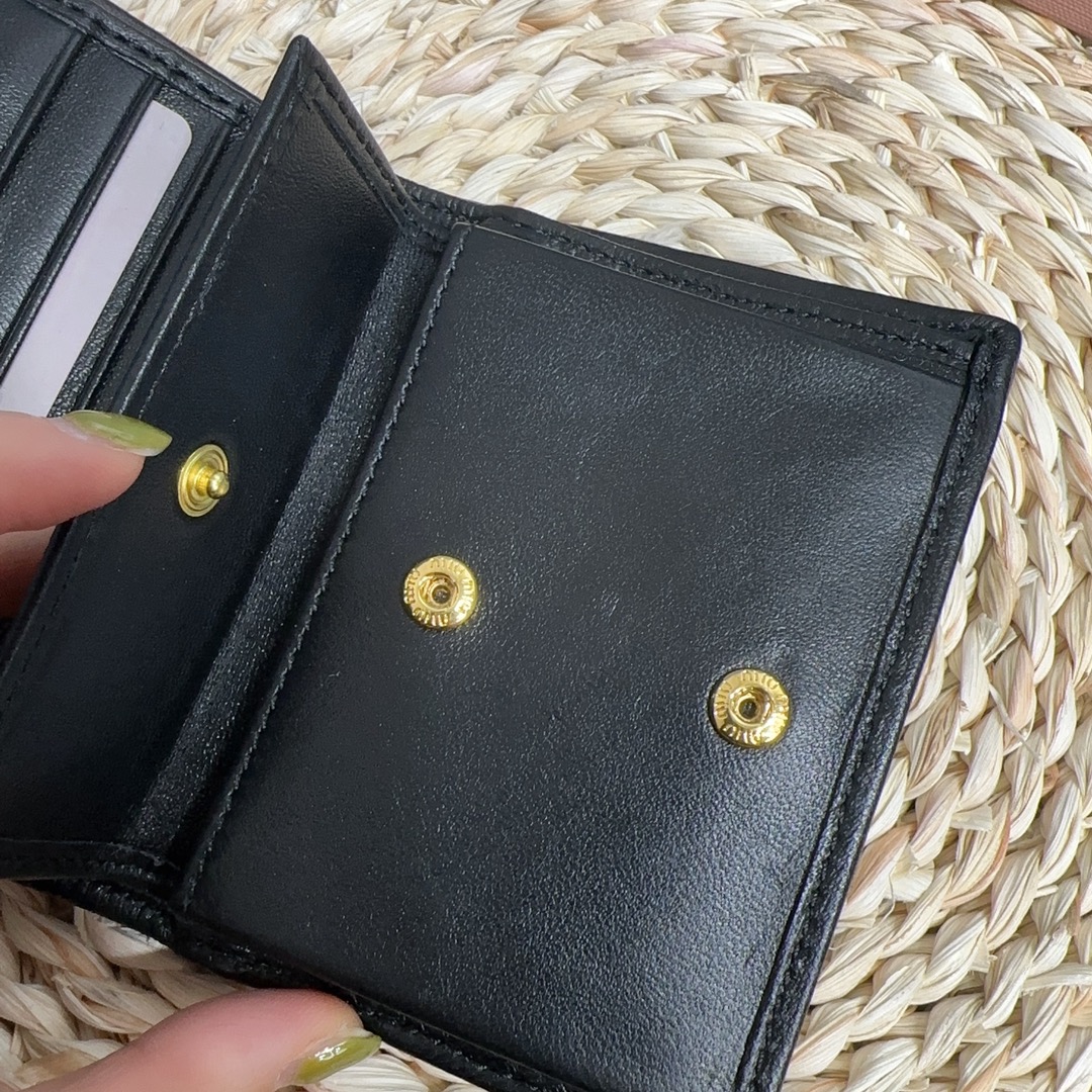 Bagsaaa Miu Miu Matelassé Leather Wallet black - 11.5cm