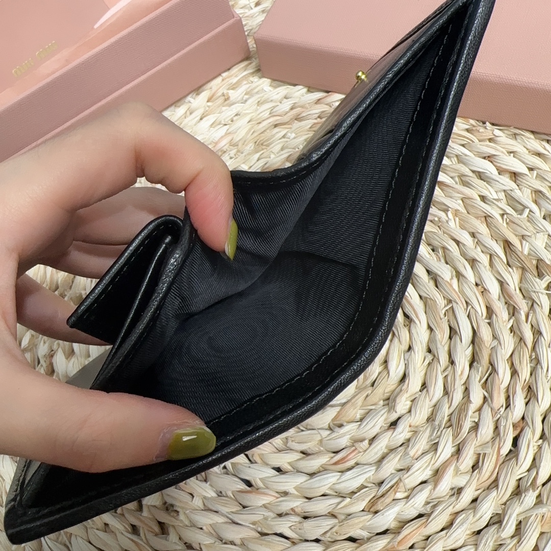 Bagsaaa Miu Miu Matelassé Leather Wallet black - 11.5cm