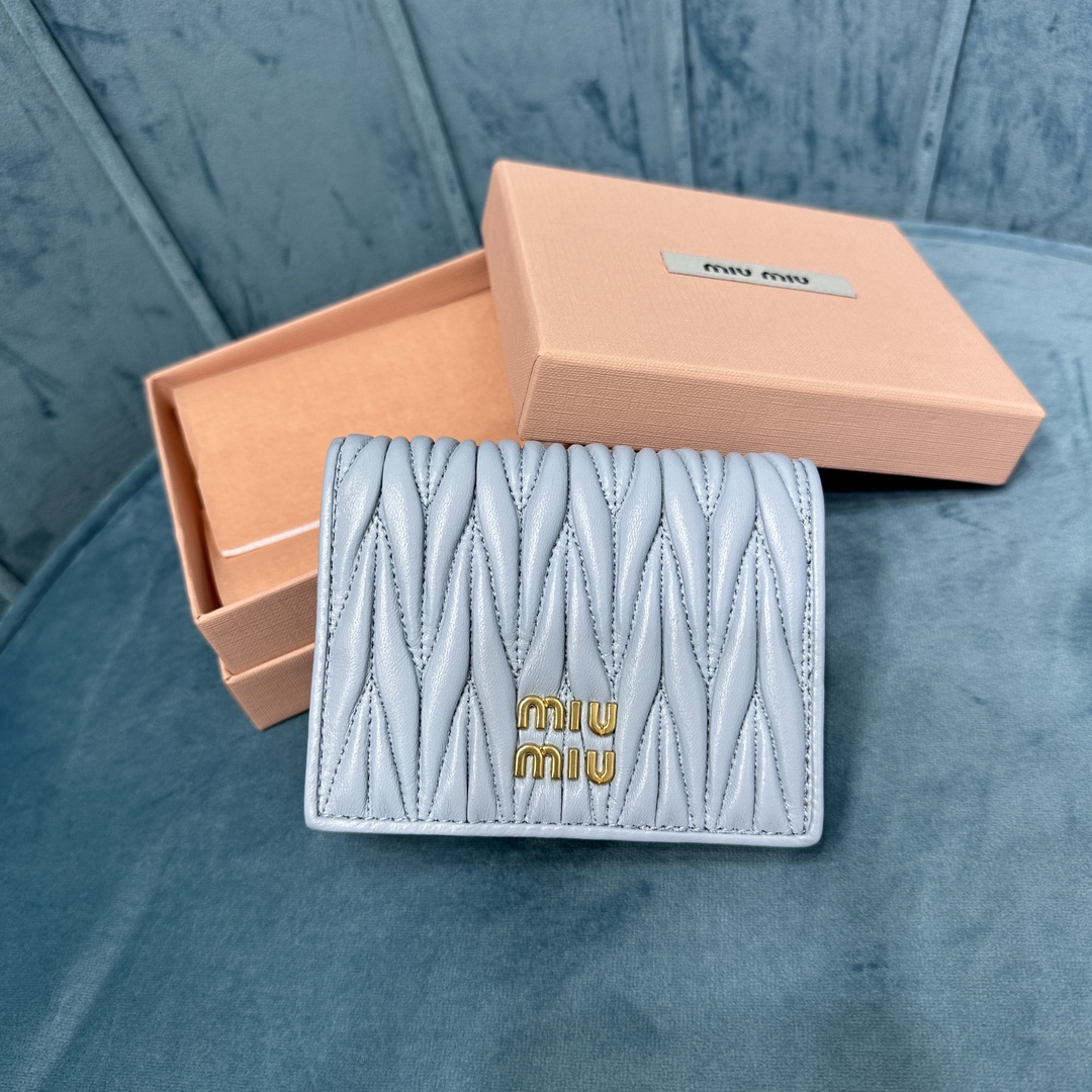 Bagsaaa Miu Miu Matelassé Leather Wallet light blue - 11.5cm
