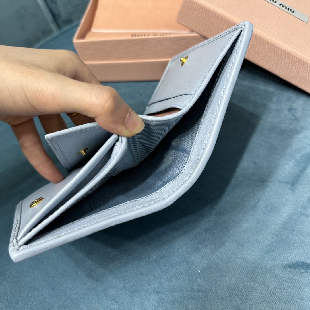 Bagsaaa Miu Miu Matelassé Leather Wallet light blue - 11.5cm
