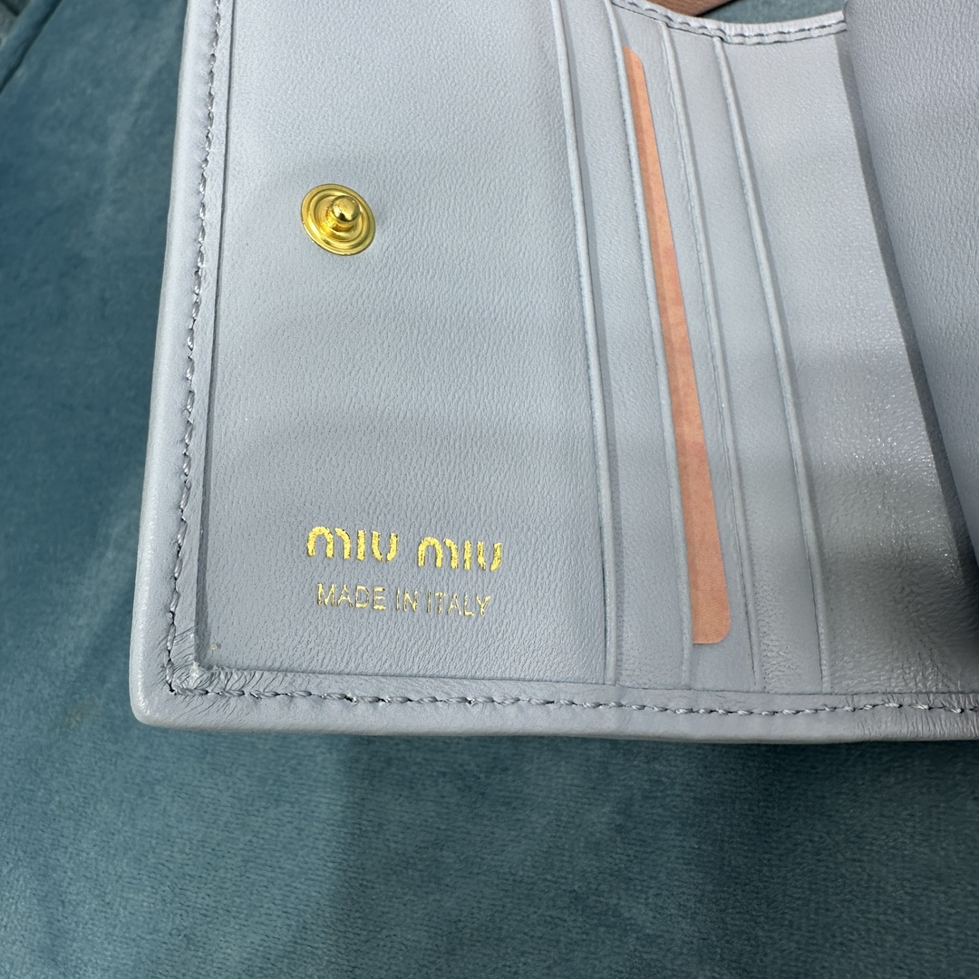 Bagsaaa Miu Miu Matelassé Leather Wallet light blue - 11.5cm
