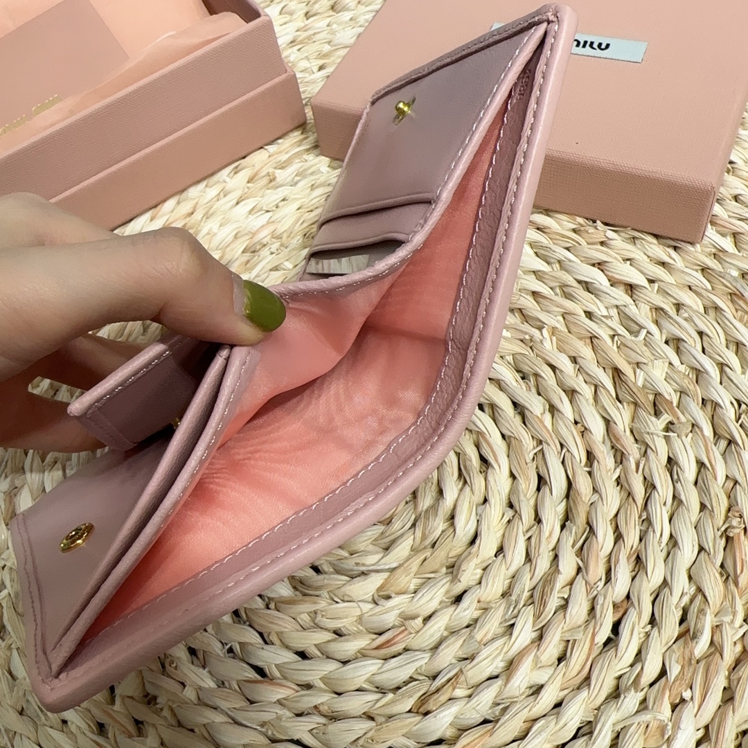 Bagsaaa Miu Miu Matelassé Leather Wallet light pink - 11.5cm