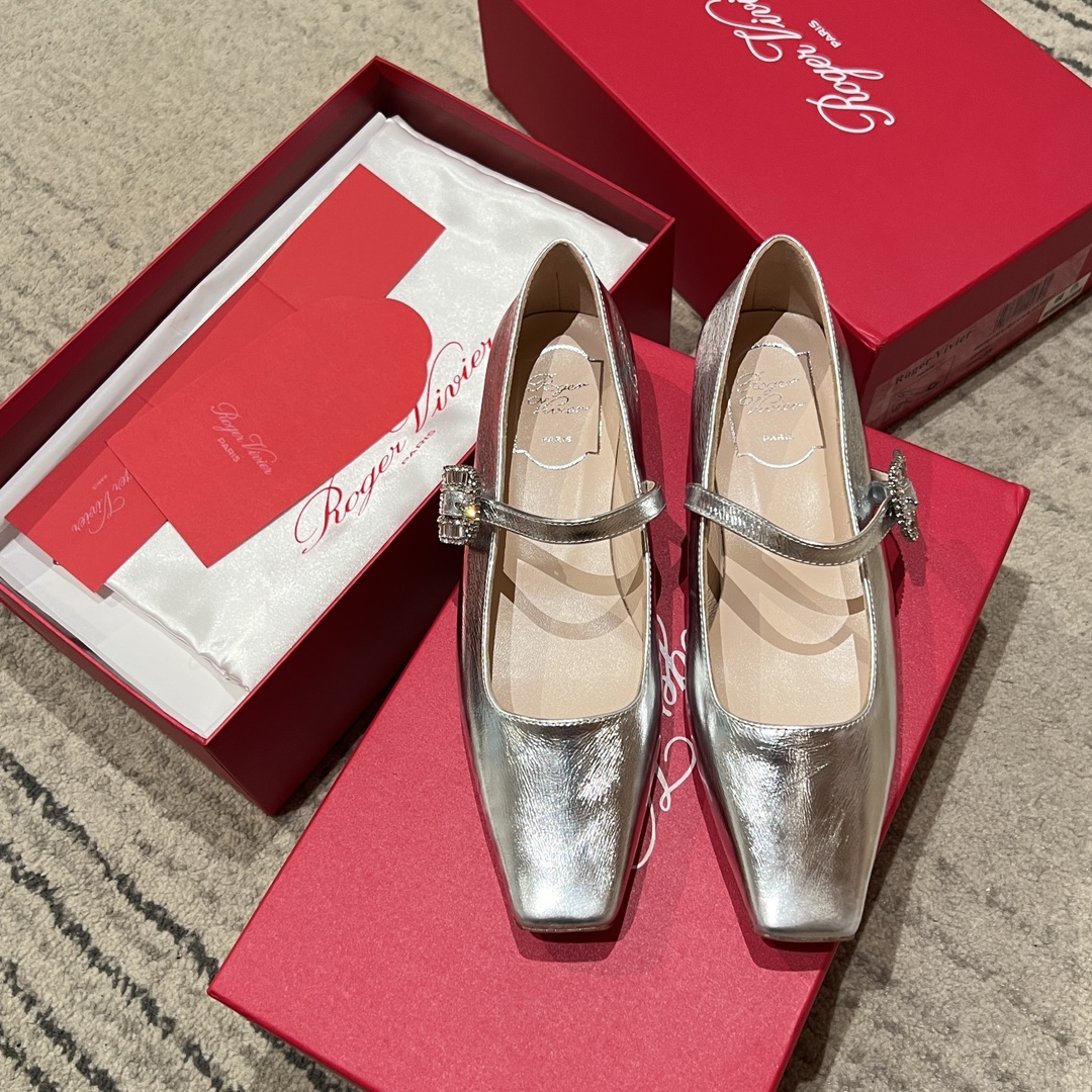Bagsaaa Roger Vivier Belle Vivier Mary Janes in leather silver