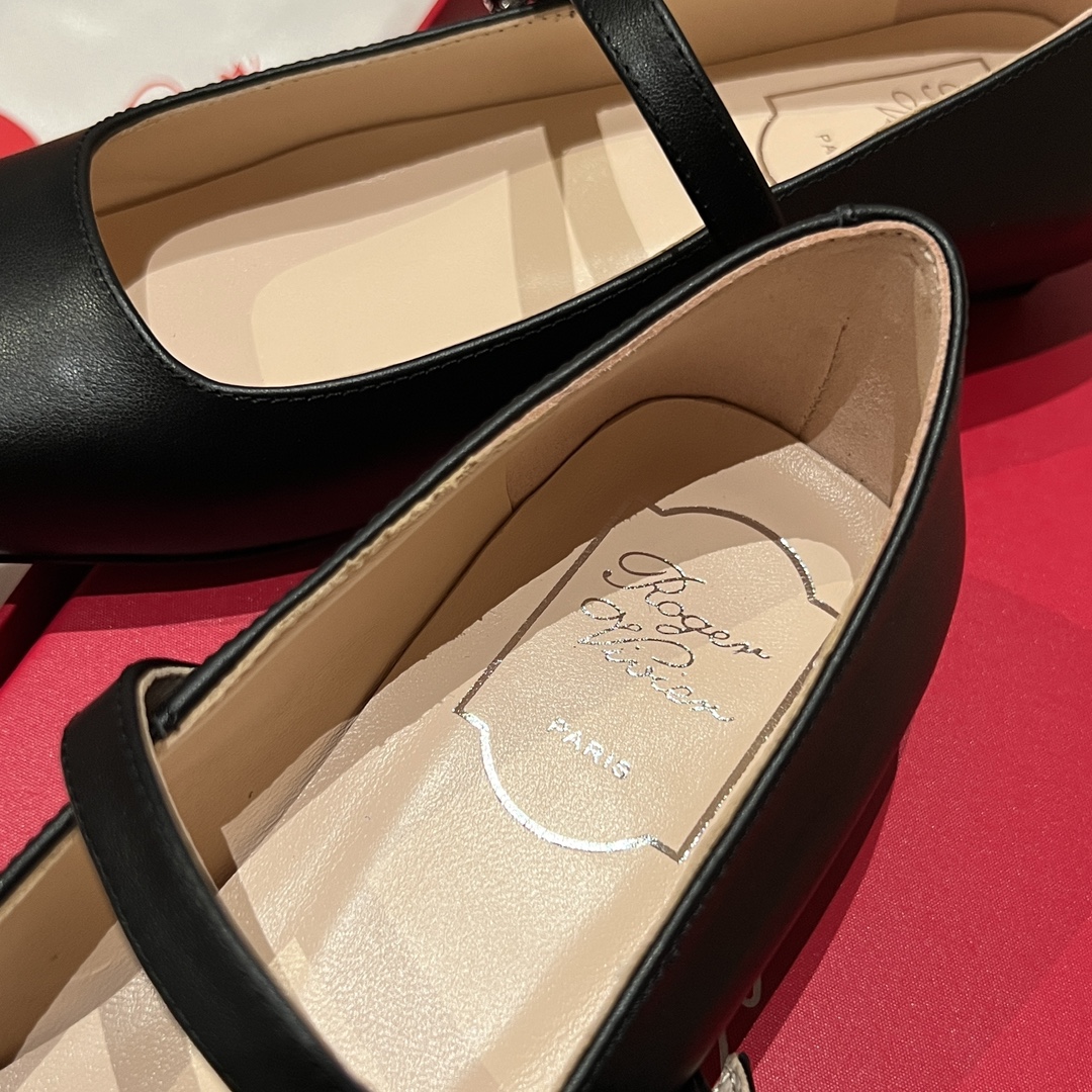Bagsaaa Roger Vivier Belle Vivier Mary Janes in leather black