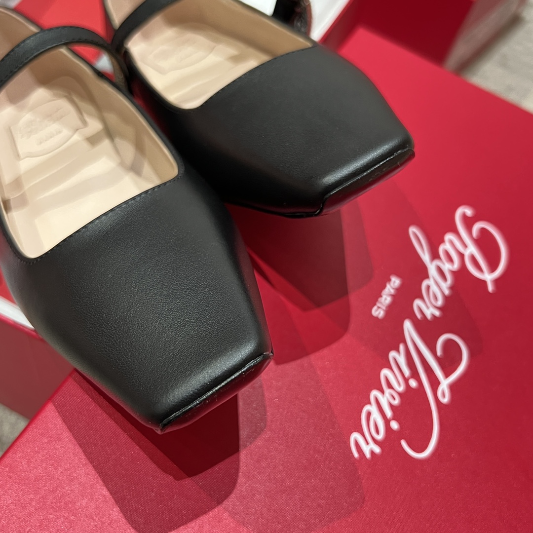 Bagsaaa Roger Vivier Belle Vivier Mary Janes in leather black