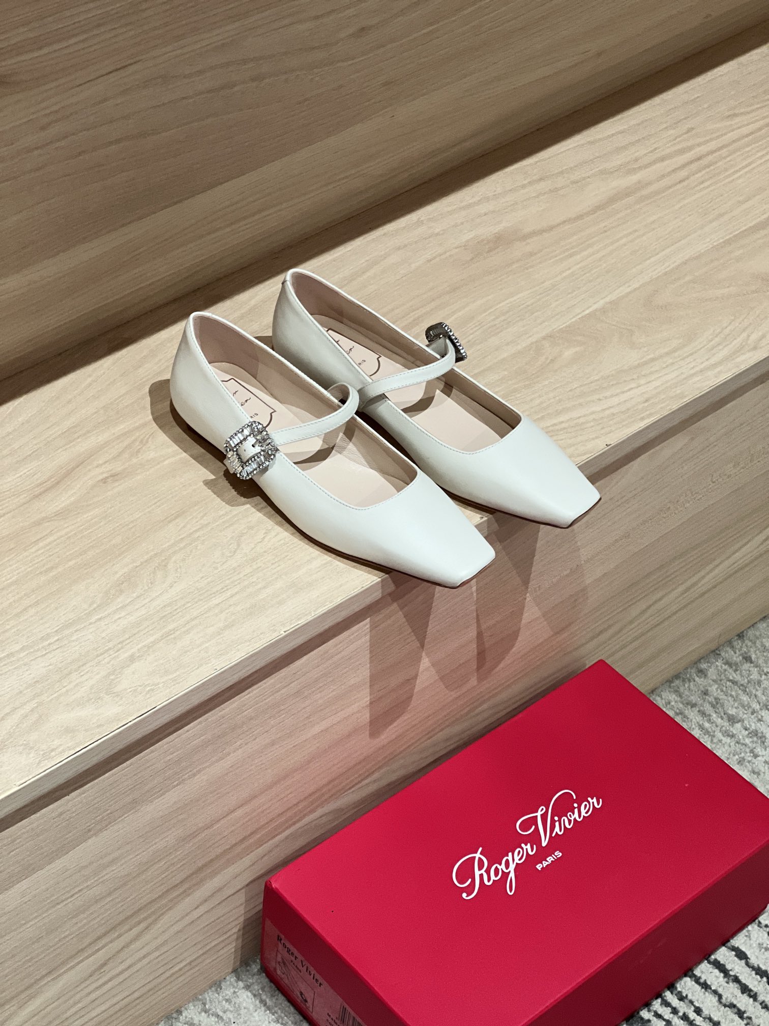 Bagsaaa Roger Vivier Belle Vivier Mary Janes in leather white