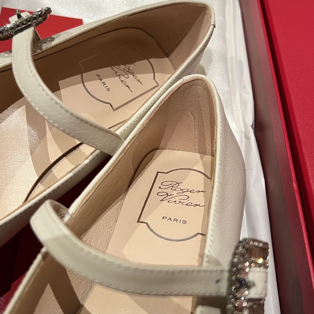 Bagsaaa Roger Vivier Belle Vivier Mary Janes in leather white