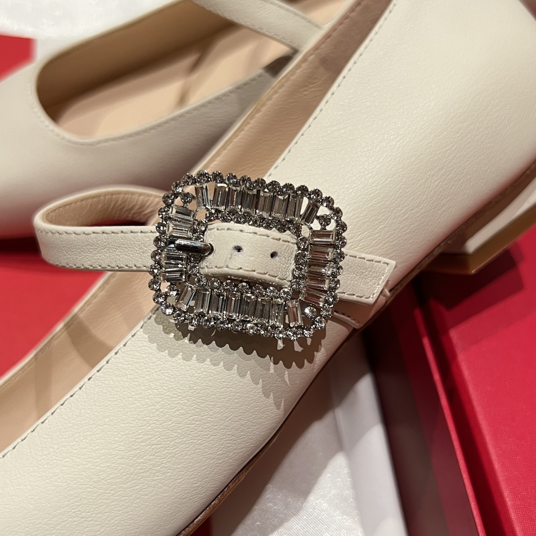 Bagsaaa Roger Vivier Belle Vivier Mary Janes in leather white