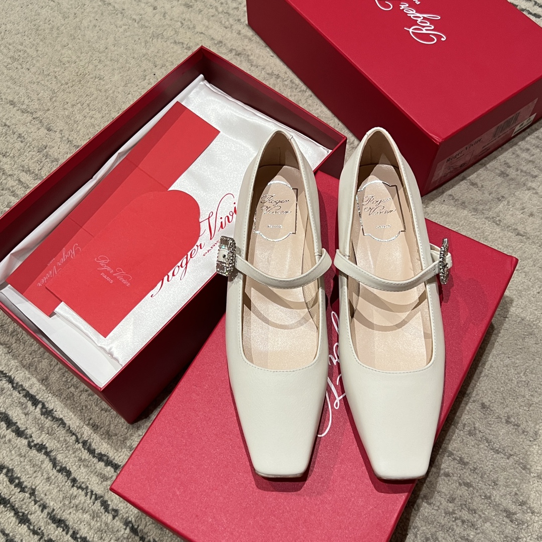 Bagsaaa Roger Vivier Belle Vivier Mary Janes in leather white