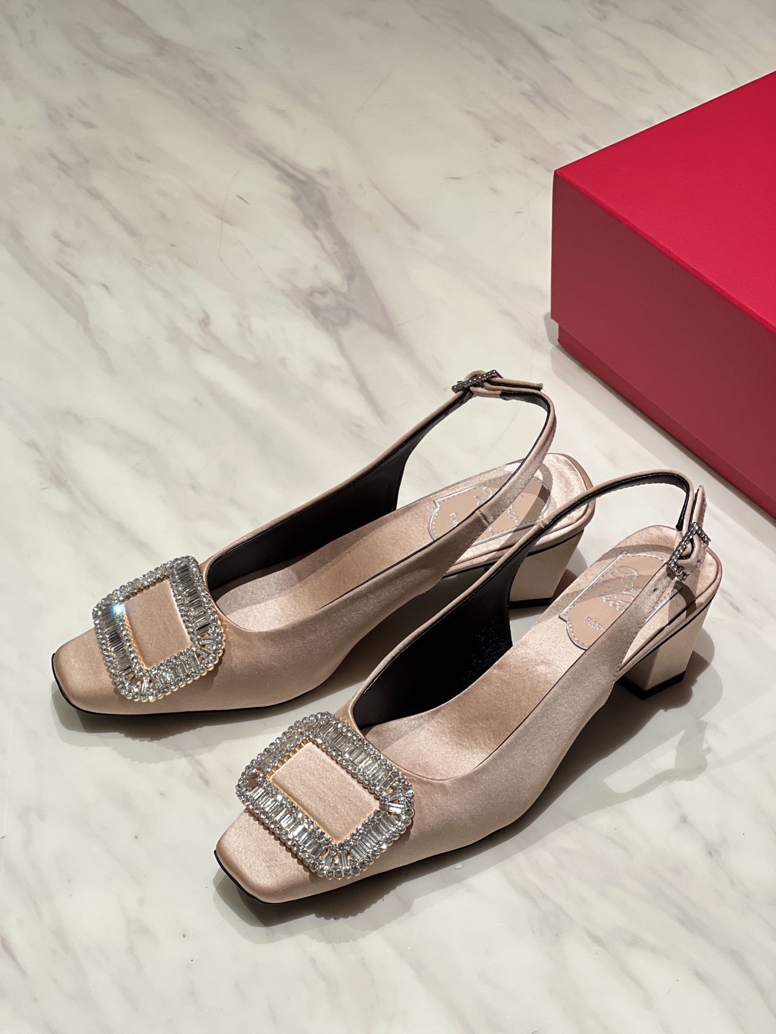 Bagsaaa Roger Vivier Belle Vivier Slingback Pumps in satin beige