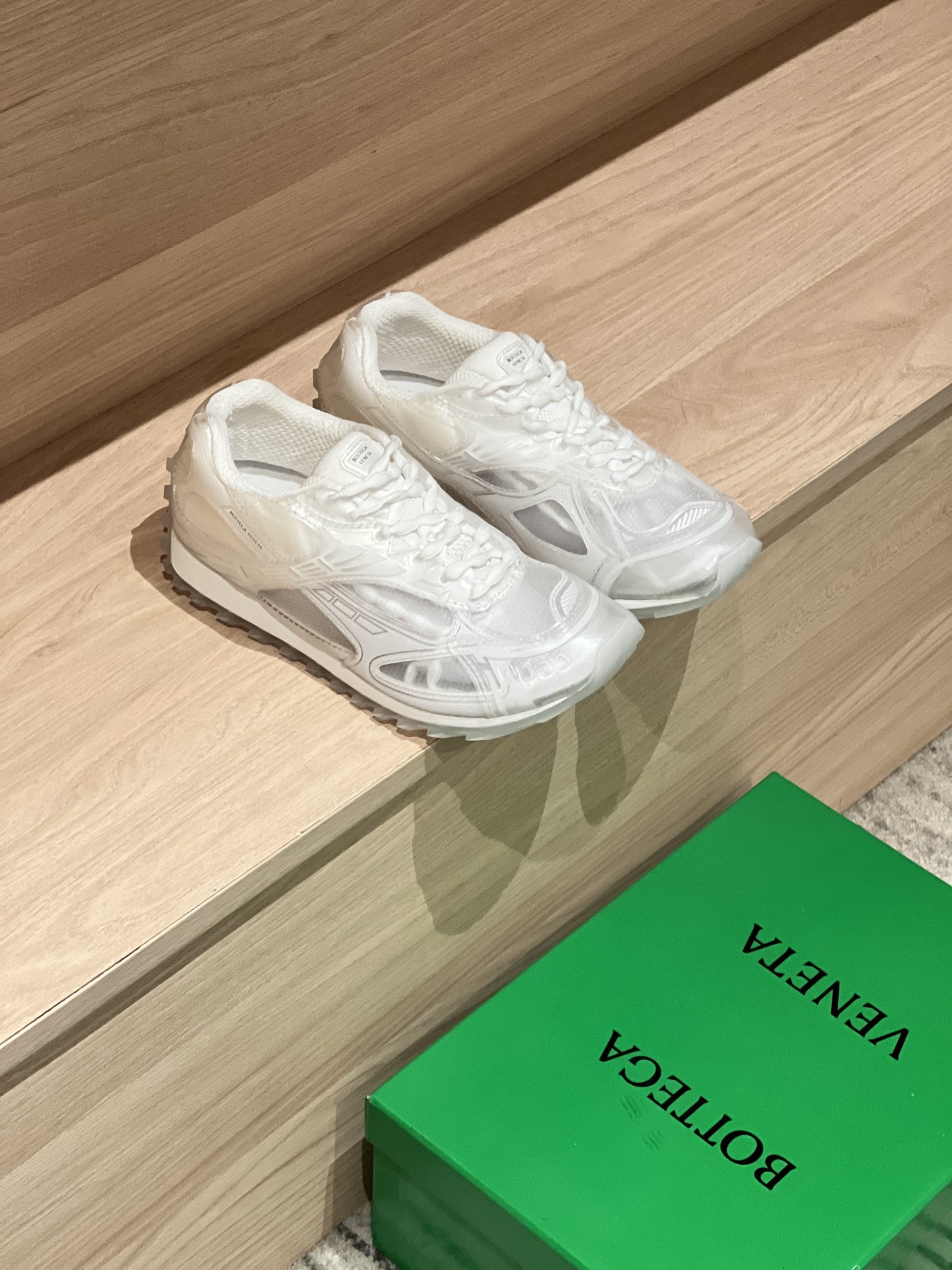Bagsaaa B0tt*ga Ven*ta Orbit Sneaker Glass/white