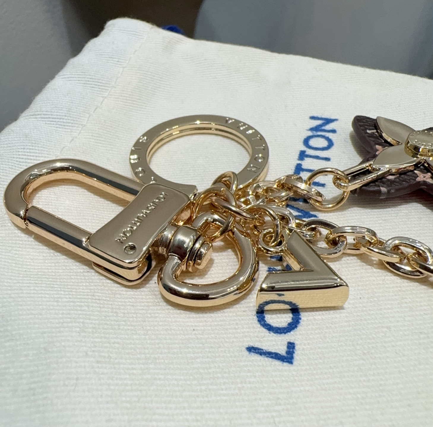 Bagsaaa LV Bag Charm 01