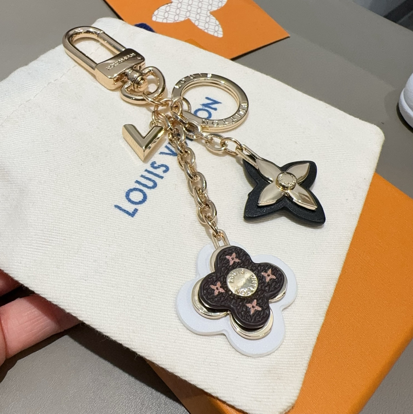 Bagsaaa LV Bag Charm 01