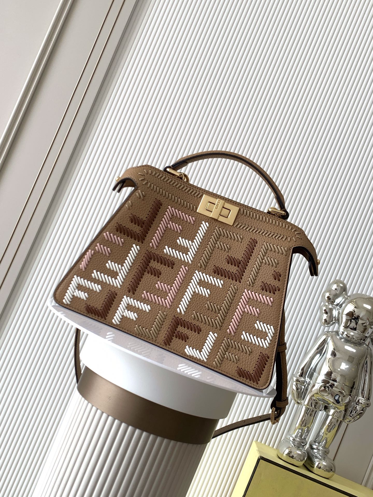 Bagsaaa F**di Peekaboo ISeeU Small brown leather bag with FF interlacing - 27cm