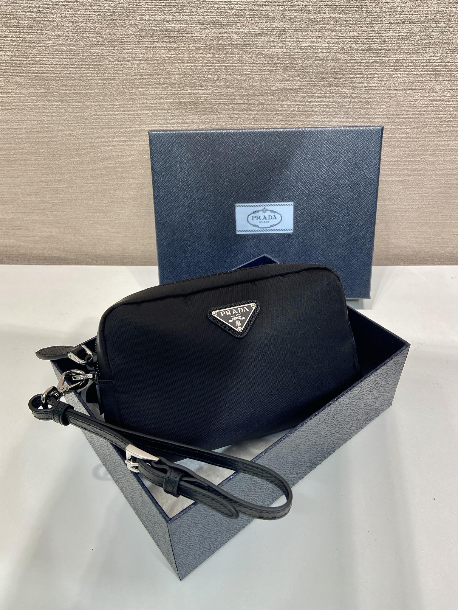 Bagsaaa Pra*a Small Re-Nylon pouch 1NS021 black - 17cm
