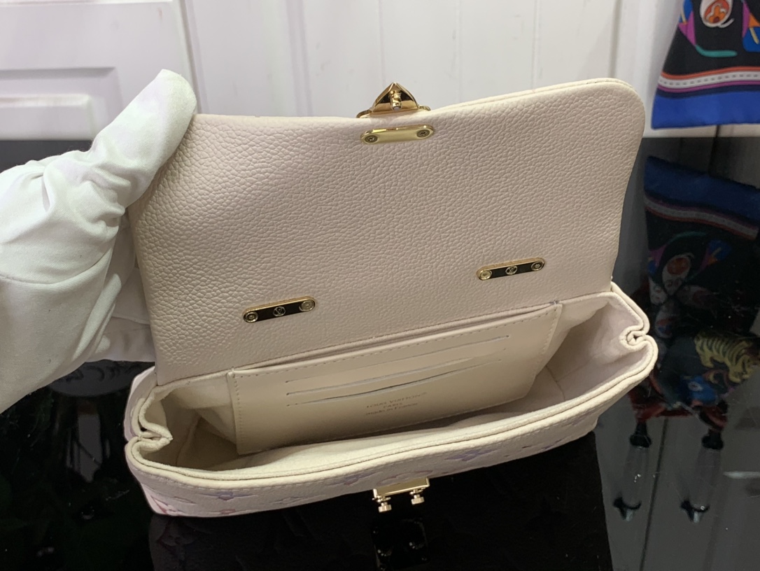 Bagsaaa LV M25596 Nano Madeleine Dream Beige - 21cm