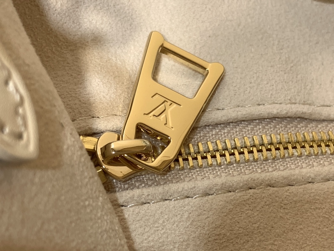 Bagsaaa LV M25770 OnTheGo PM Dream Cream - 25cm