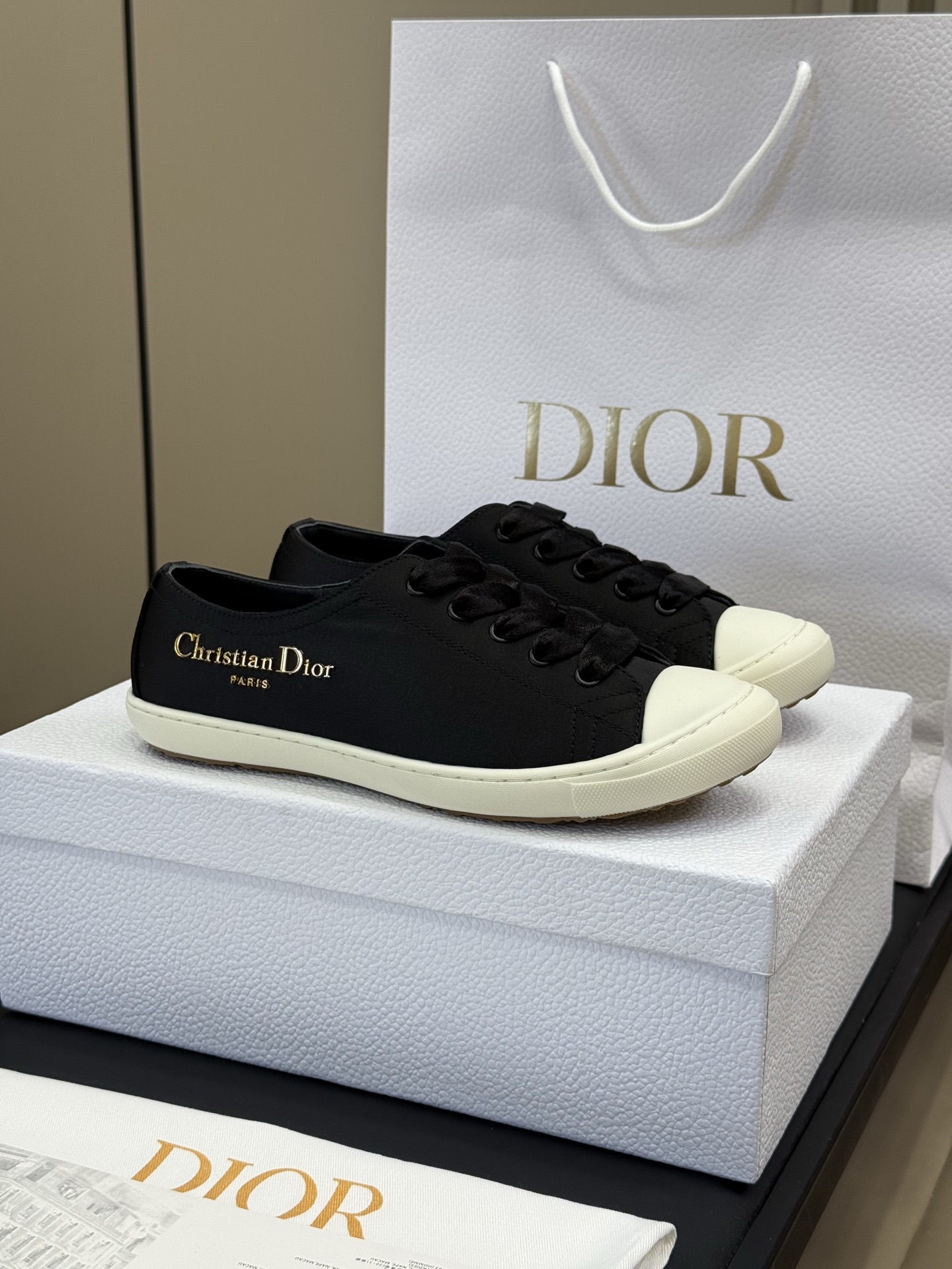 Bagsaaa D10r Lucky Sneaker Black Satin