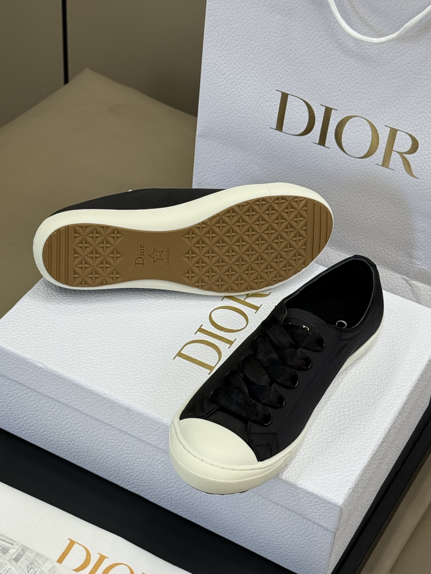 Bagsaaa D10r Lucky Sneaker Black Satin