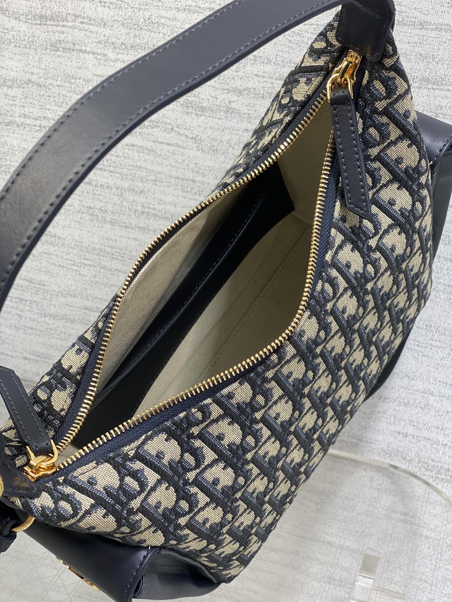Bagsaaa D10r Medium D-Dream Bag Blue D10r Oblique Jacquard and Smooth Calfskin - 28cm