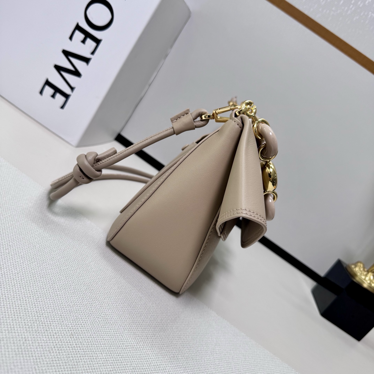 Bagsaaa L0ew* Medium Ola bag in smooth calfskin Sand - 26cm