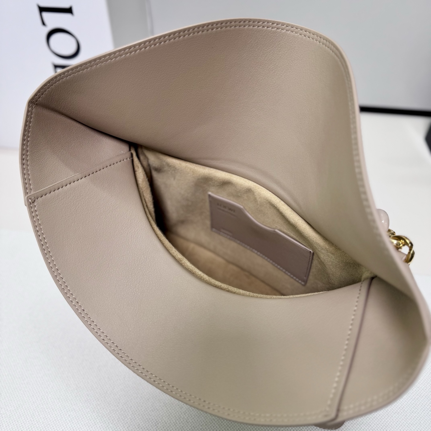 Bagsaaa L0ew* Medium Ola bag in smooth calfskin Sand - 26cm