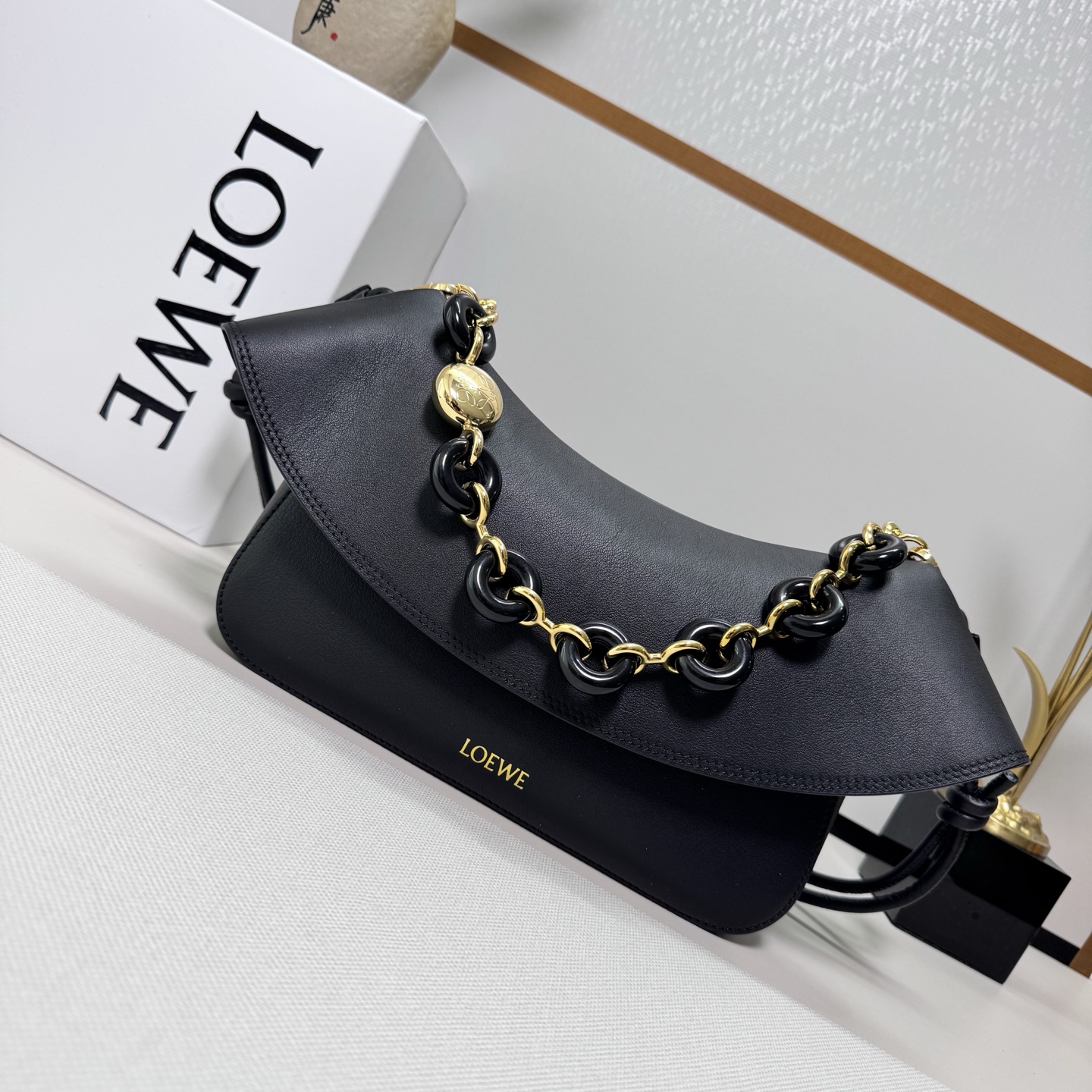 Bagsaaa L0ew* Medium Ola bag in smooth calfskin Black - 26cm