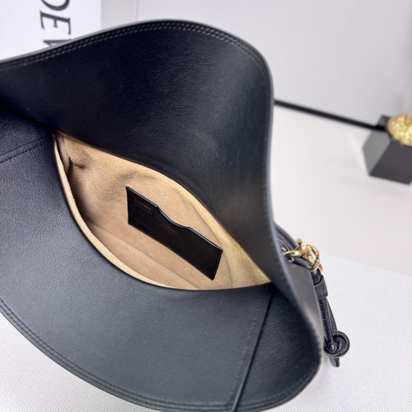 Bagsaaa L0ew* Medium Ola bag in smooth calfskin Black - 26cm