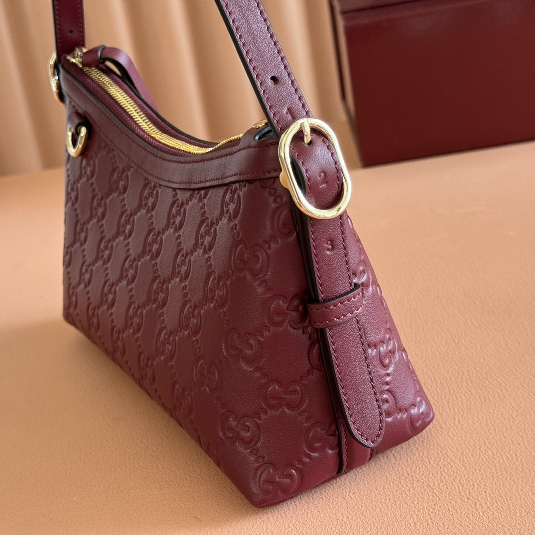Bagsaaa Gvc*1 GG Emblem small shoulder bag 847450 red - 22cm
