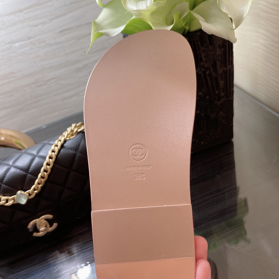 Bagsaaa Ch**el Sandals G35927 metallic rose gold