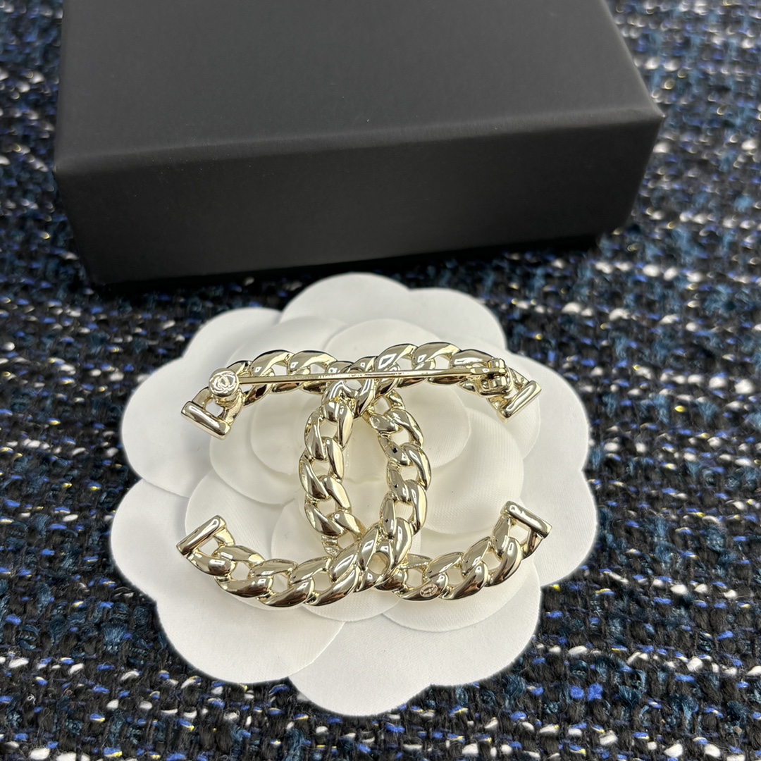 Bagsaaa Ch**el Brooch 01